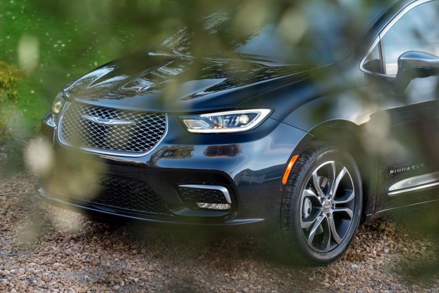 Детали экстерьера Chrysler Pacifica Pinnacle AWD (RU) 2020 года  (фото 42 из 82)